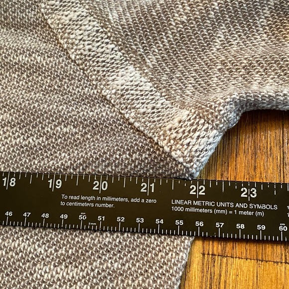 Kut from the Kloth Stylish Tan and White Knit Pullover Lightweight Sweater. XL - Picture 8 of 11